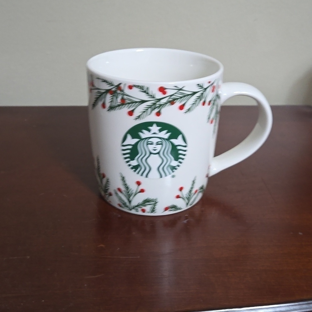 Starbucks Holly and Berries Holiday Mug 2020 12 ounces